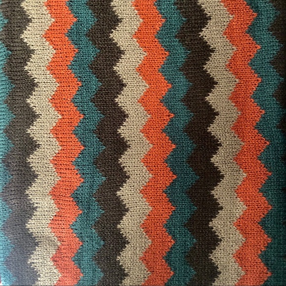 🏷️CHEVRON INFINITY SCARF - Picture 3 of 6